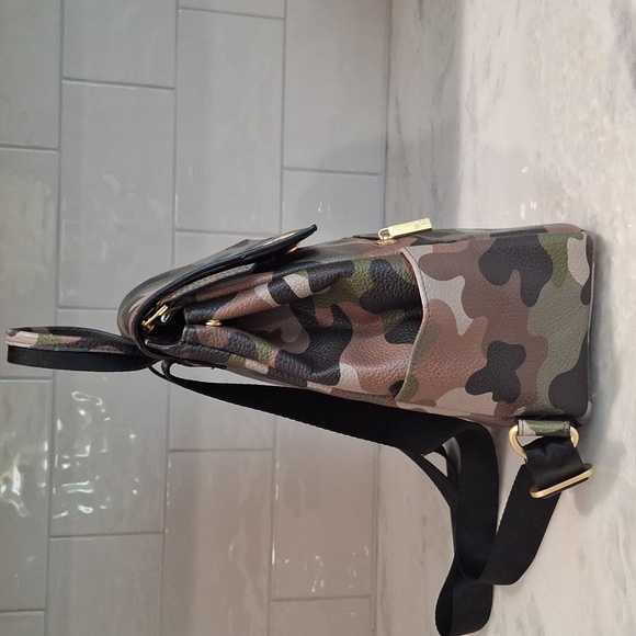 Diaper Backpack - Picture 4 of 16